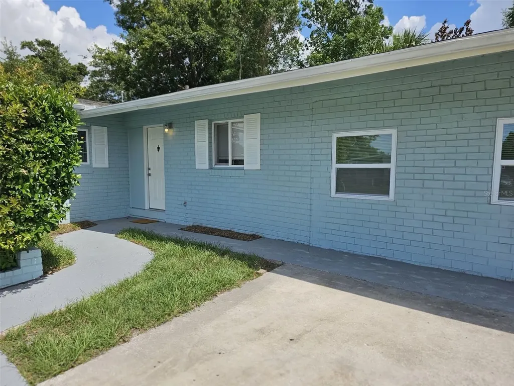 1216 Dickens Avenue Orlando FL 32809