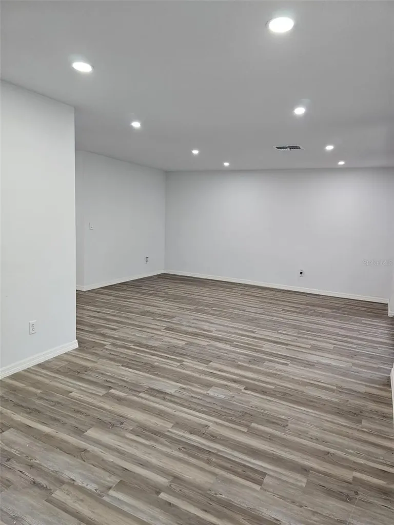 1216 Dickens Avenue Orlando FL 32809