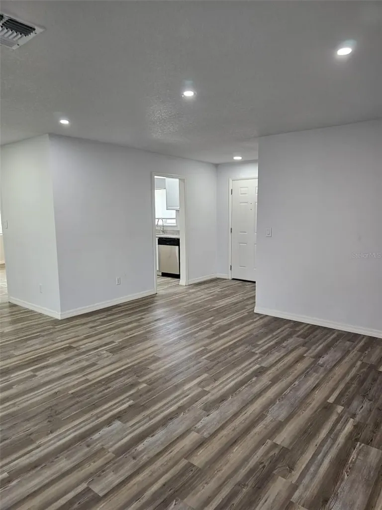 1216 Dickens Avenue Orlando FL 32809