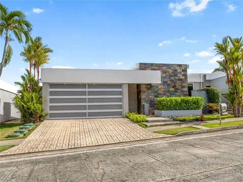 236 Rey Fernando Guaynabo PR 00969