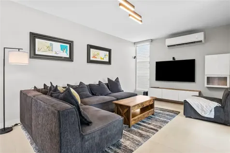 236 Rey Fernando Guaynabo PR 00969