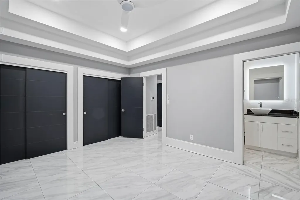 2418 W Palm Drive Tampa FL 33629