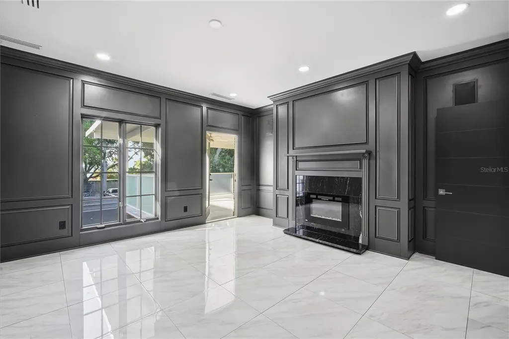 2418 W Palm Drive Tampa FL 33629