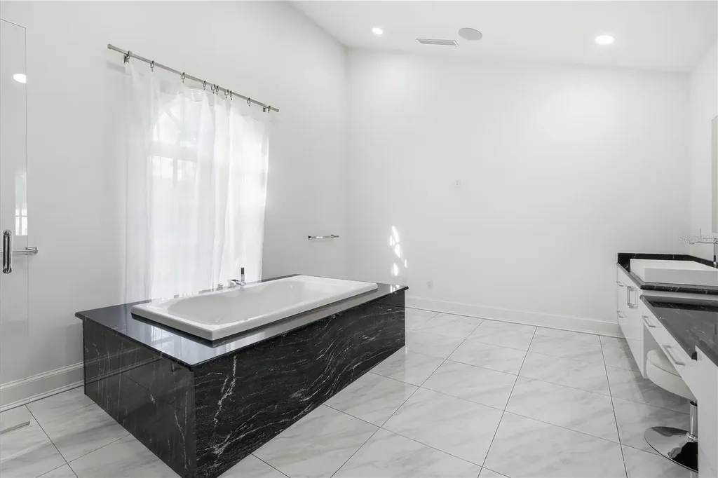 2418 W Palm Drive Tampa FL 33629