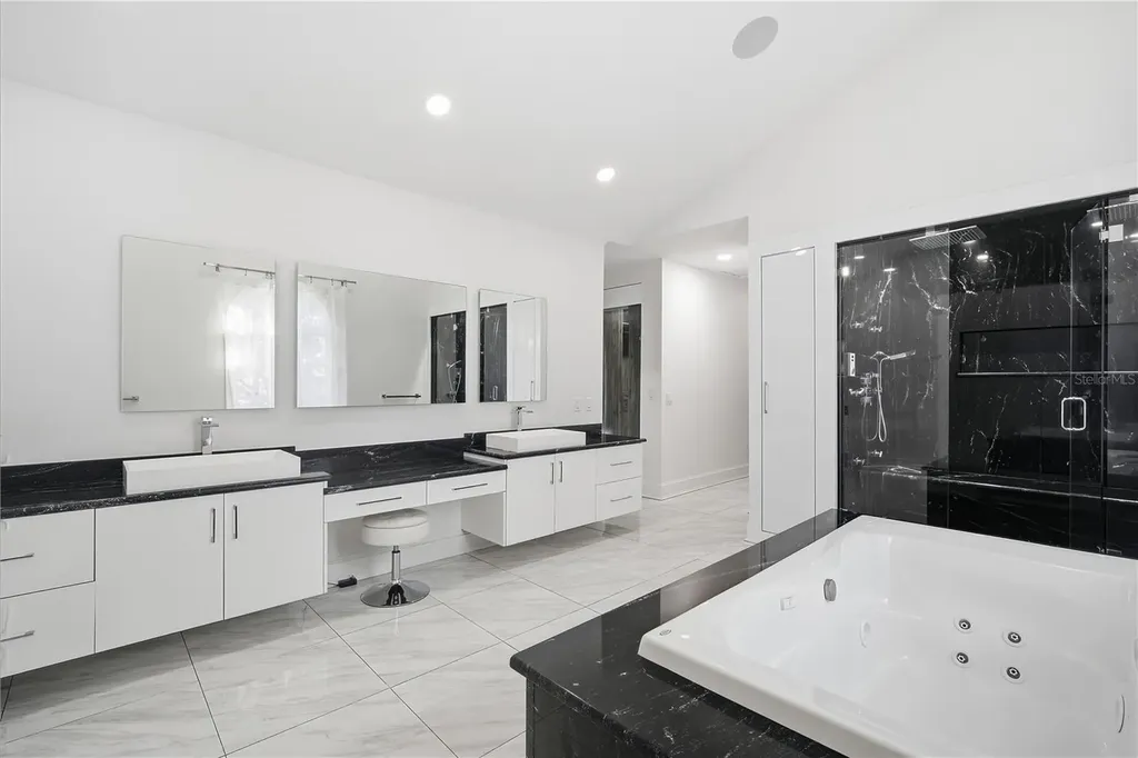 2418 W Palm Drive Tampa FL 33629