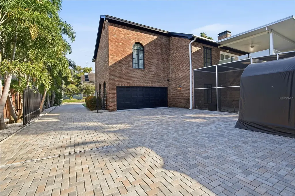 2418 W Palm Drive Tampa FL 33629