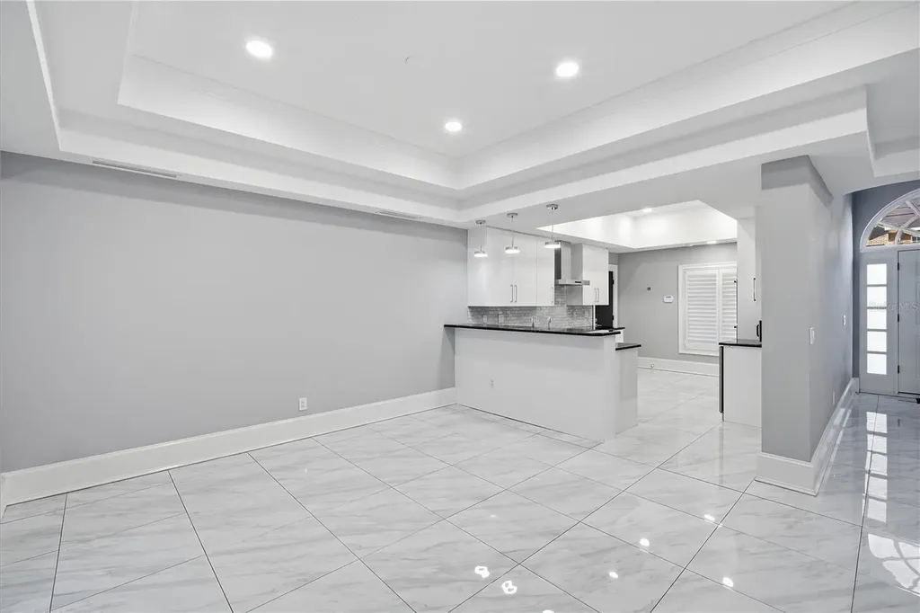 2418 W Palm Drive Tampa FL 33629
