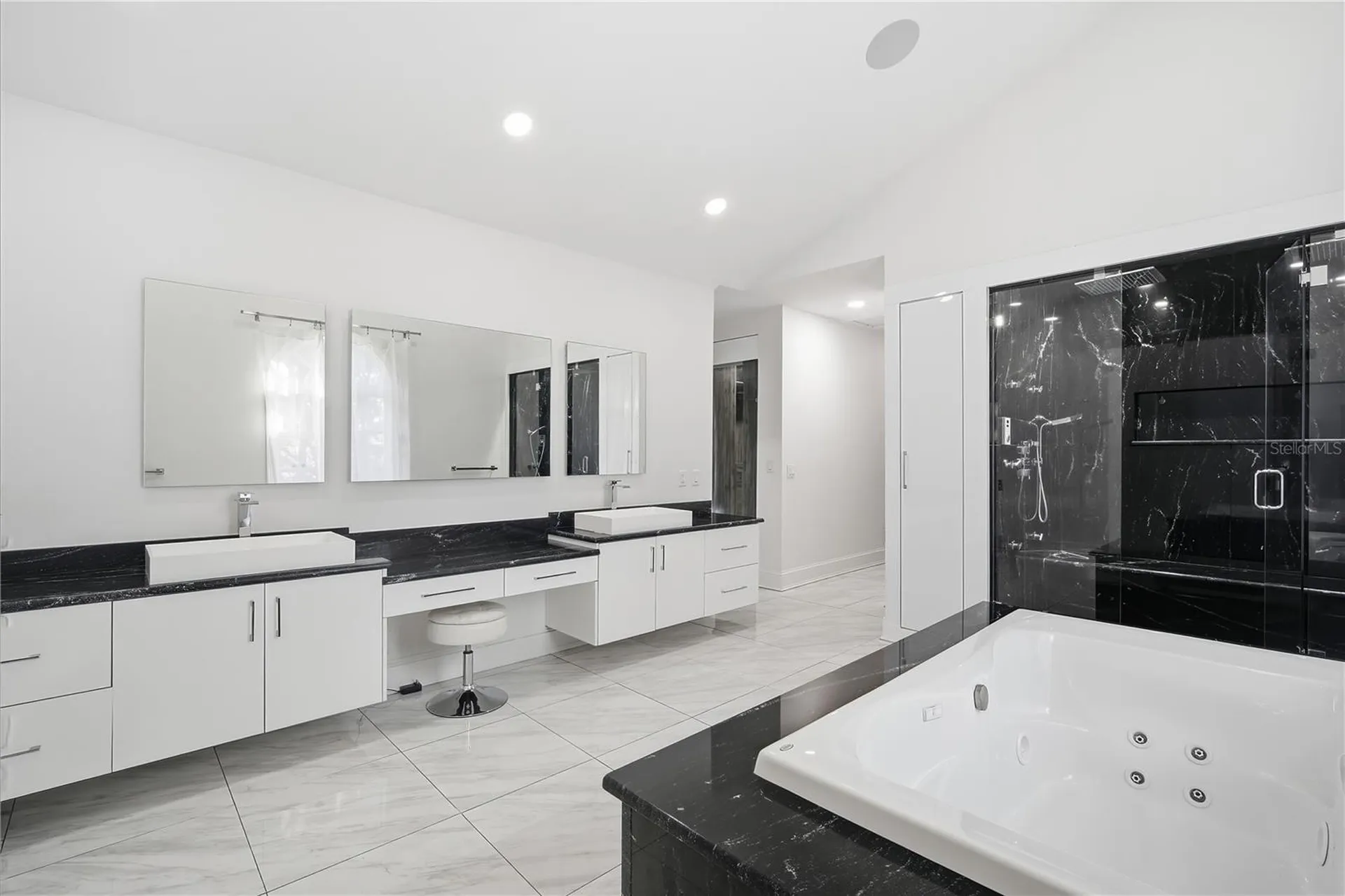 2418 W Palm Drive Tampa FL 33629