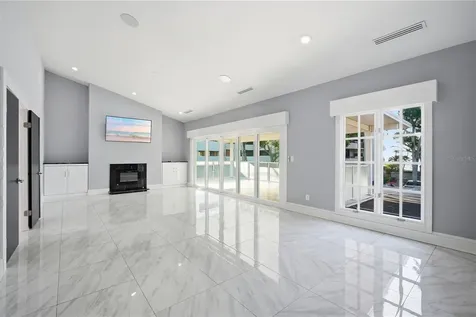 2418 W Palm Drive Tampa FL 33629