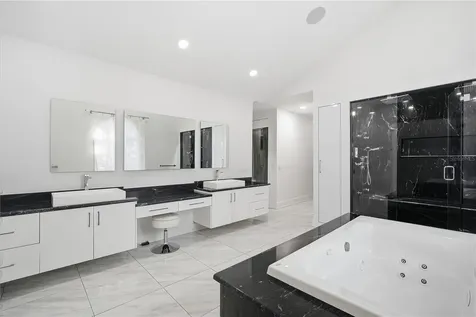 2418 W Palm Drive Tampa FL 33629