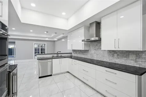 2418 W Palm Drive Tampa FL 33629