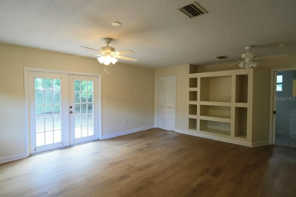 2834 25th Avenue N St Petersburg FL 33713
