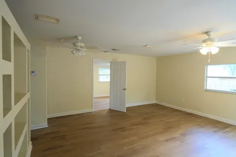 2834 25th Avenue N St Petersburg FL 33713