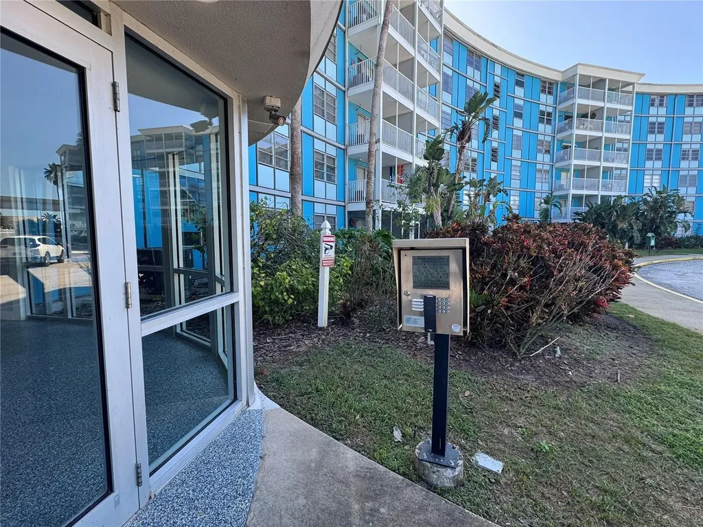 3315 58th Avenue S St Petersburg FL 33712