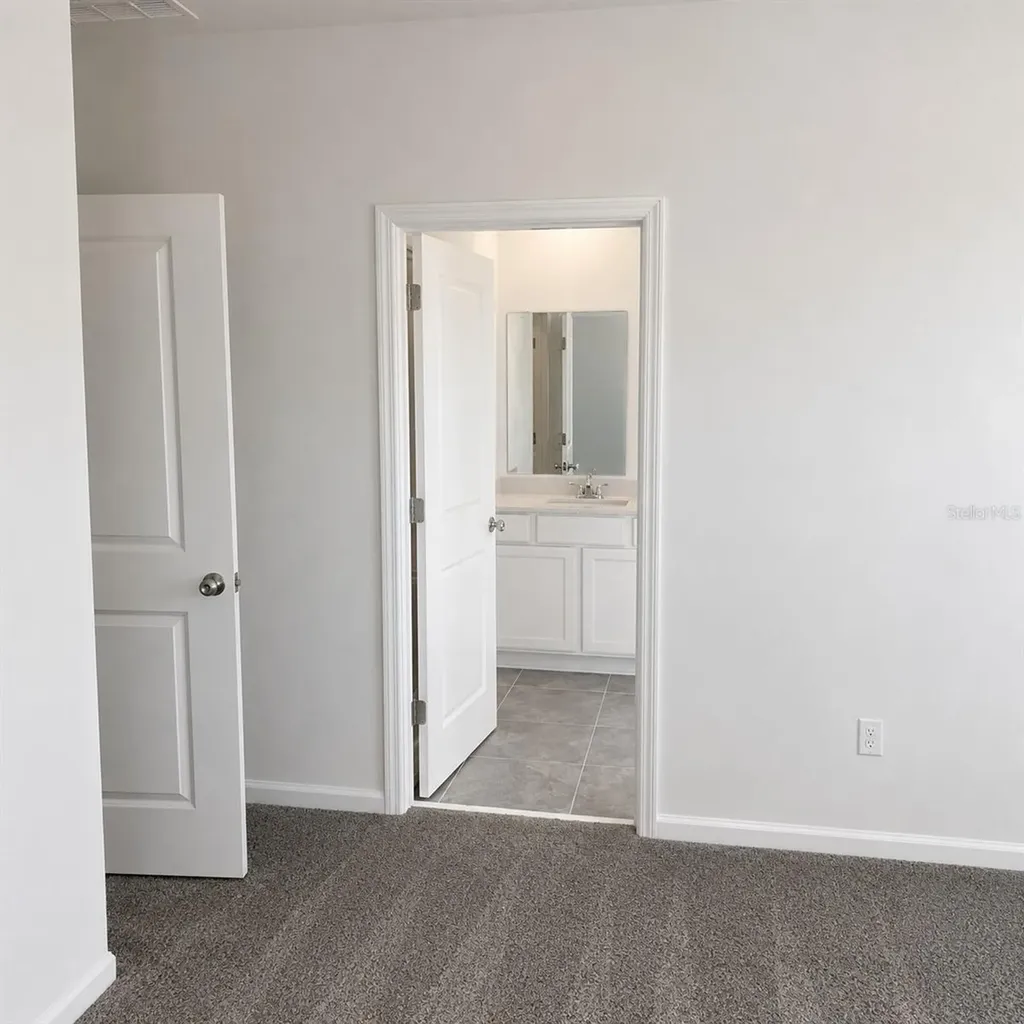 2528 Skyline Loop Kissimmee FL 34758