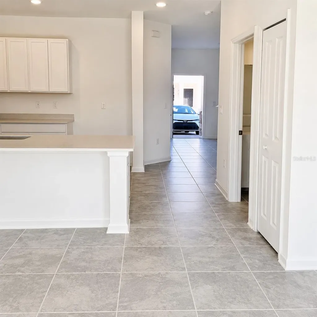 2528 Skyline Loop Kissimmee FL 34758