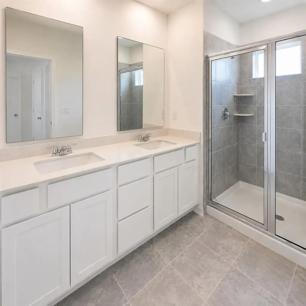 2528 Skyline Loop Kissimmee FL 34758