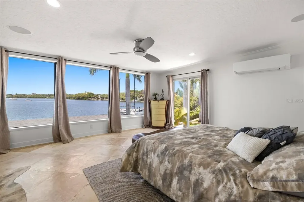 2785 Bayside Drive S St Petersburg FL 33705