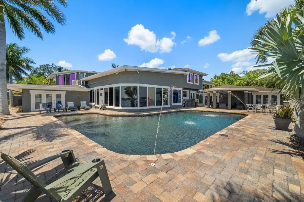 2785 Bayside Drive S St Petersburg FL 33705