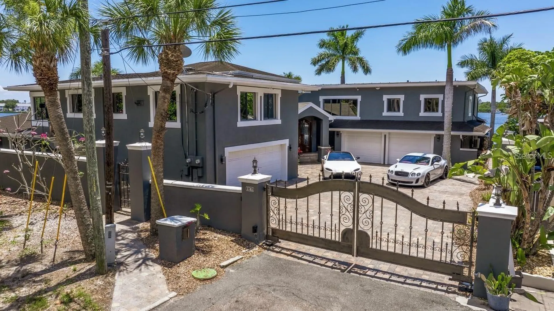 2785 Bayside Drive S St Petersburg FL 33705