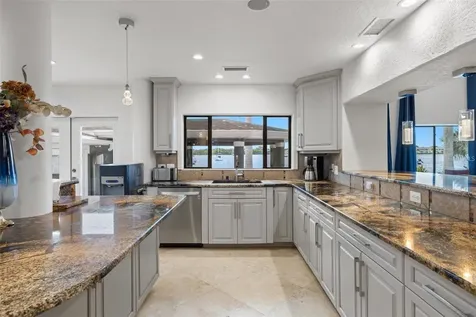 2785 Bayside Drive S St Petersburg FL 33705