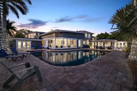 2785 Bayside Drive S St Petersburg FL 33705