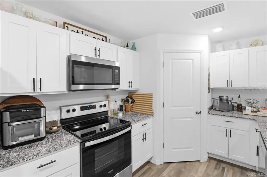 8827 N Vienna Drive Dunnellon FL 34433