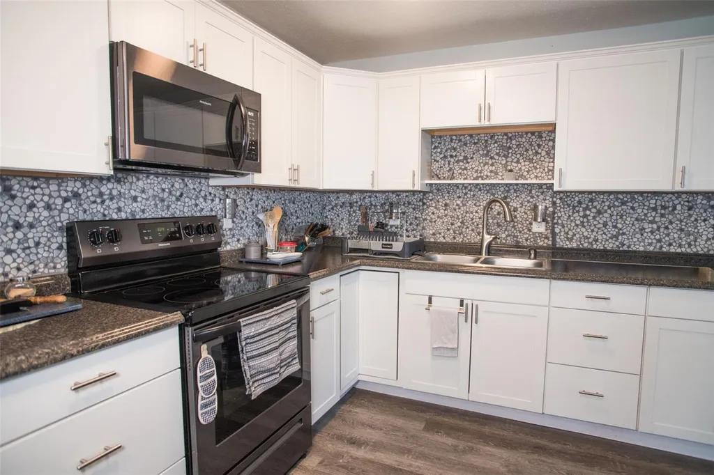 4240 69th Avenue N Pinellas Park FL 33781