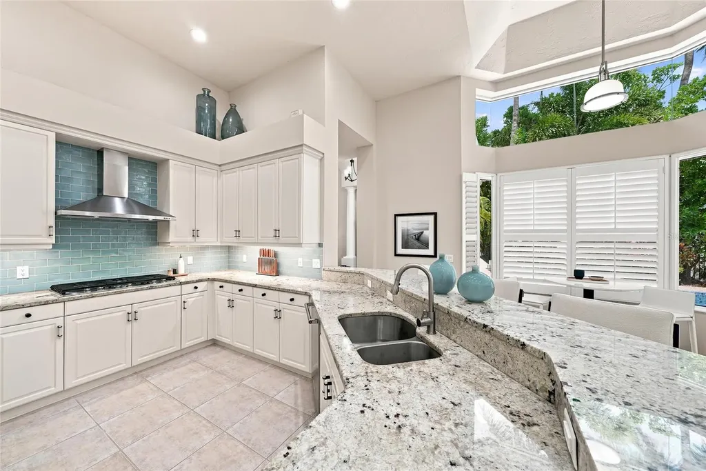 3526 Fair Oaks Lane Longboat Key FL 34228