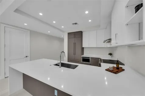 275 1st Avenue S St Petersburg FL 33701