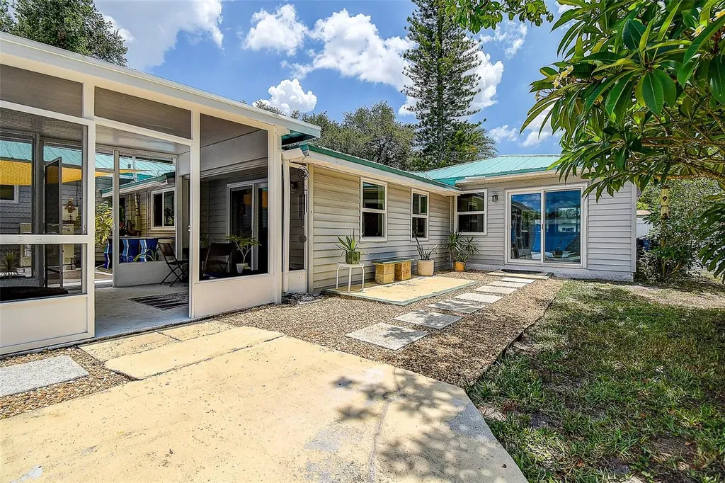 1509 Canterbury Road N St Petersburg FL 33710