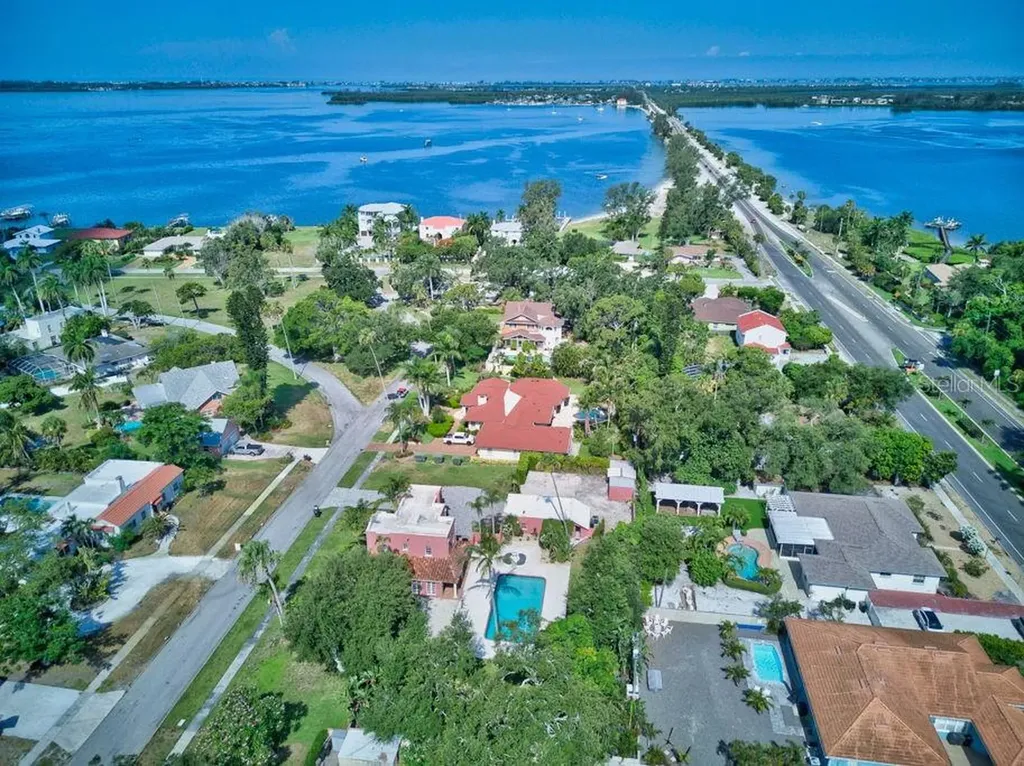 7810 Senrab Drive Bradenton FL 34209