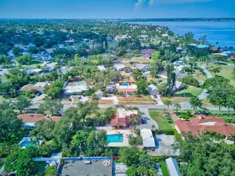 7810 Senrab Drive Bradenton FL 34209