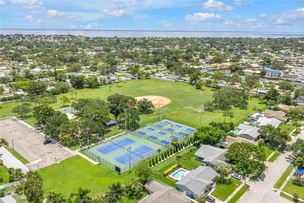 5812 16th Lane NE St Petersburg FL 33703