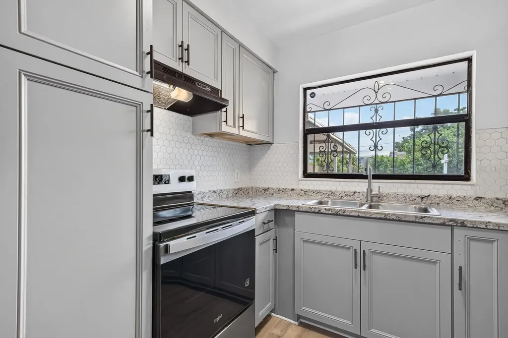 2211 Mallory Avenue Tampa FL 33605