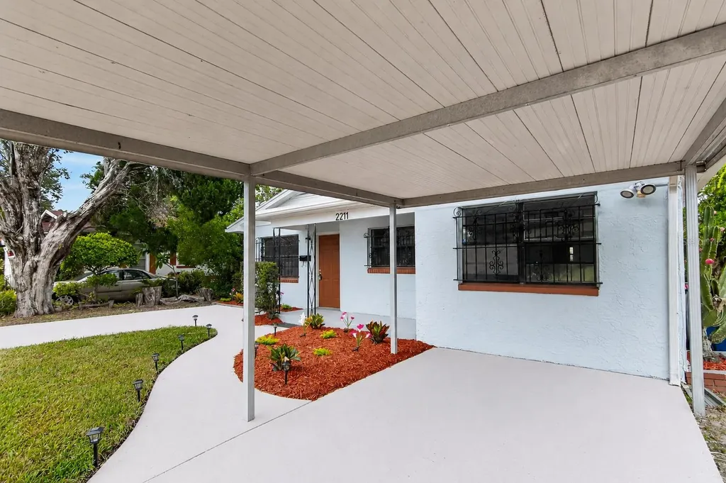 2211 Mallory Avenue Tampa FL 33605