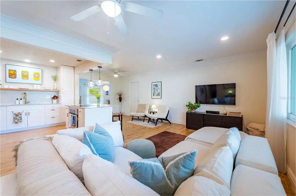 1252 Burma Avenue Clearwater FL 33764