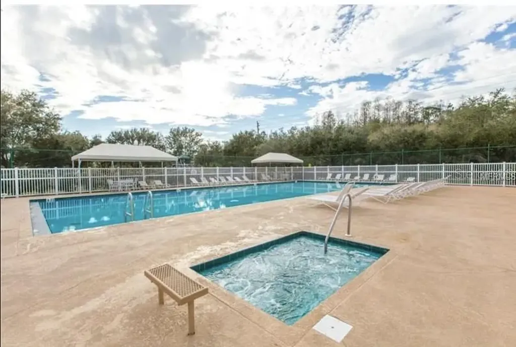 9516 Charlesberg Drive Tampa FL 33635