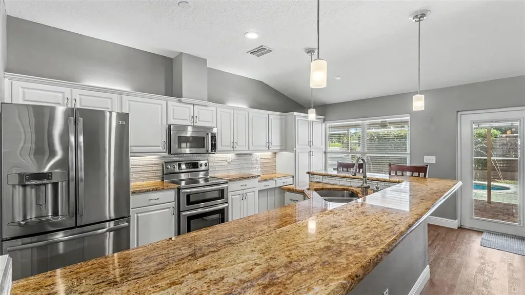 2219 Towering Oaks Circle Seffner FL 33584