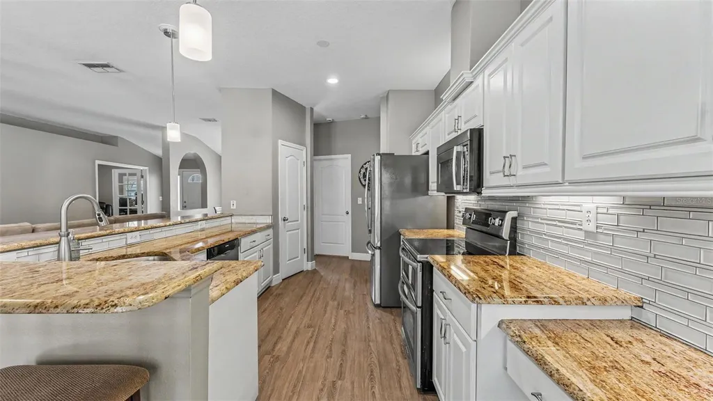 2219 Towering Oaks Circle Seffner FL 33584