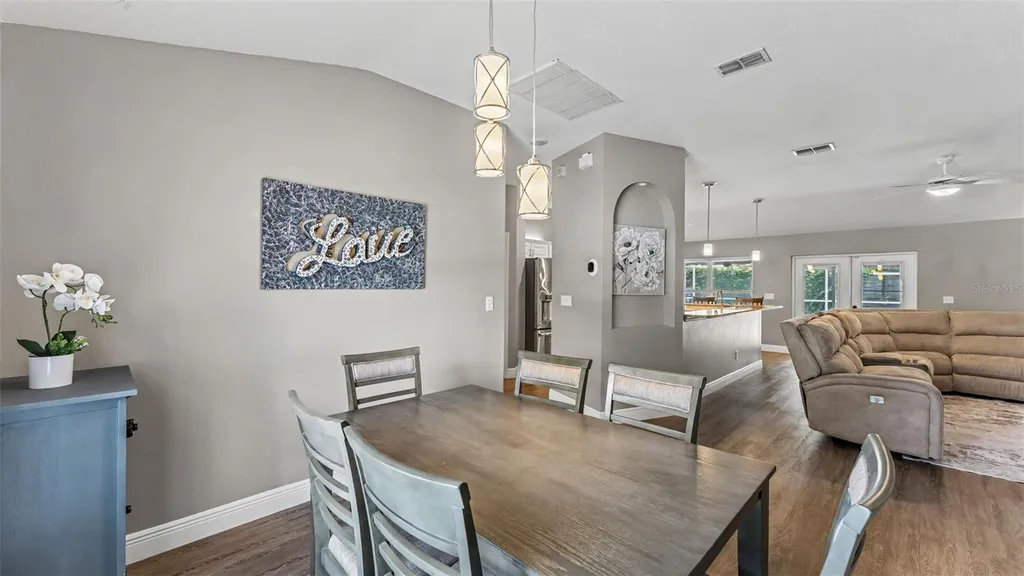 2219 Towering Oaks Circle Seffner FL 33584
