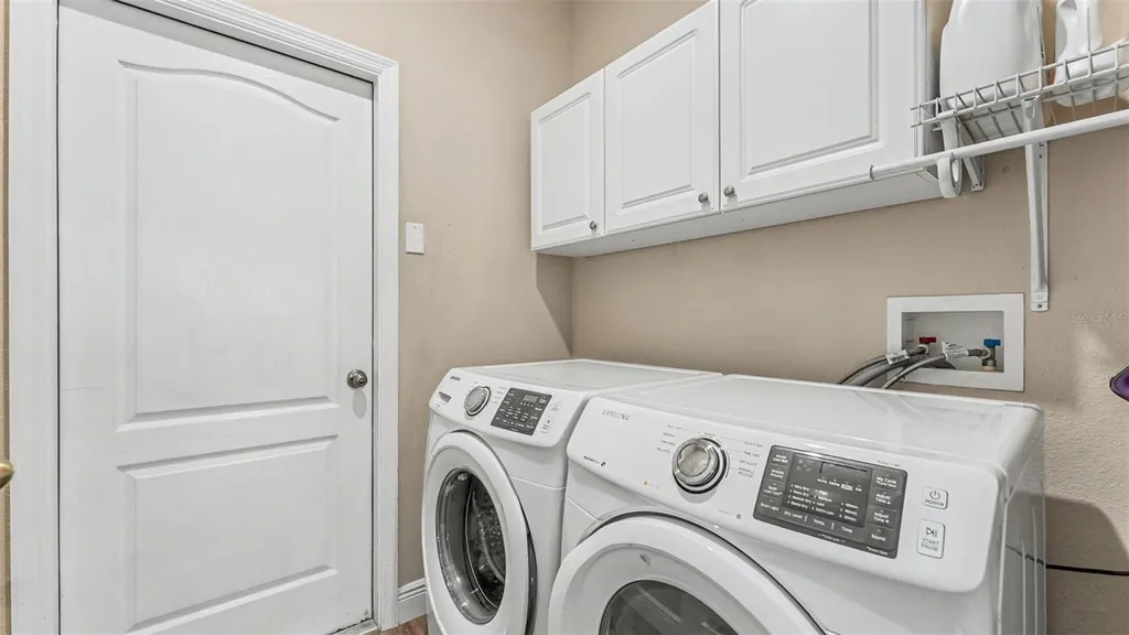2219 Towering Oaks Circle Seffner FL 33584