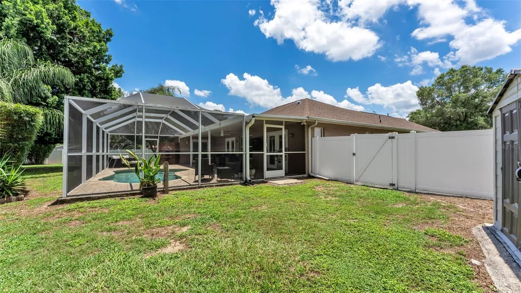 2219 Towering Oaks Circle Seffner FL 33584