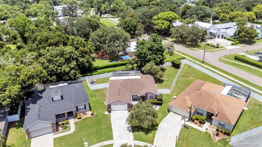 2219 Towering Oaks Circle Seffner FL 33584