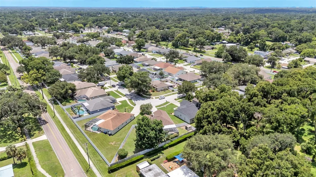 2219 Towering Oaks Circle Seffner FL 33584