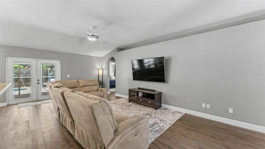 2219 Towering Oaks Circle Seffner FL 33584