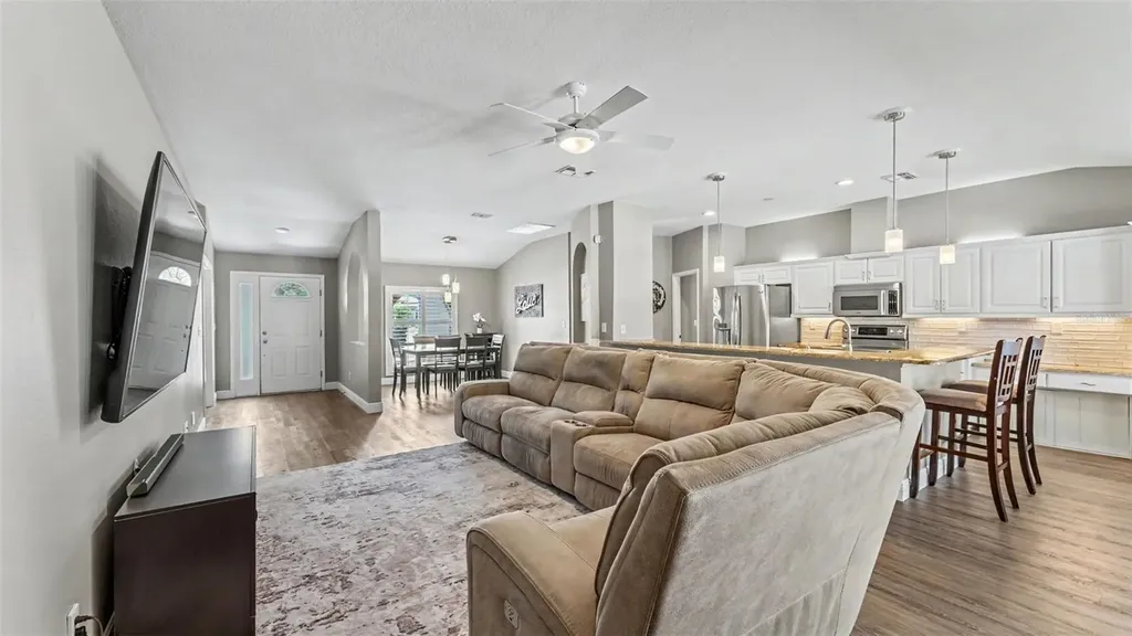 2219 Towering Oaks Circle Seffner FL 33584