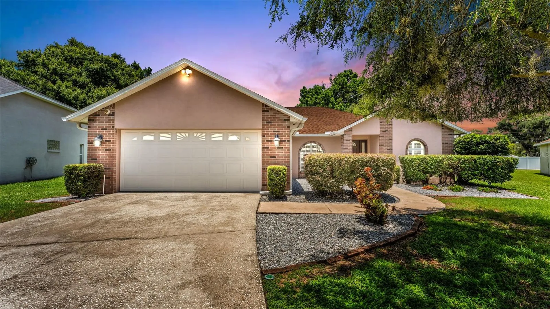 2219 Towering Oaks Circle Seffner FL 33584