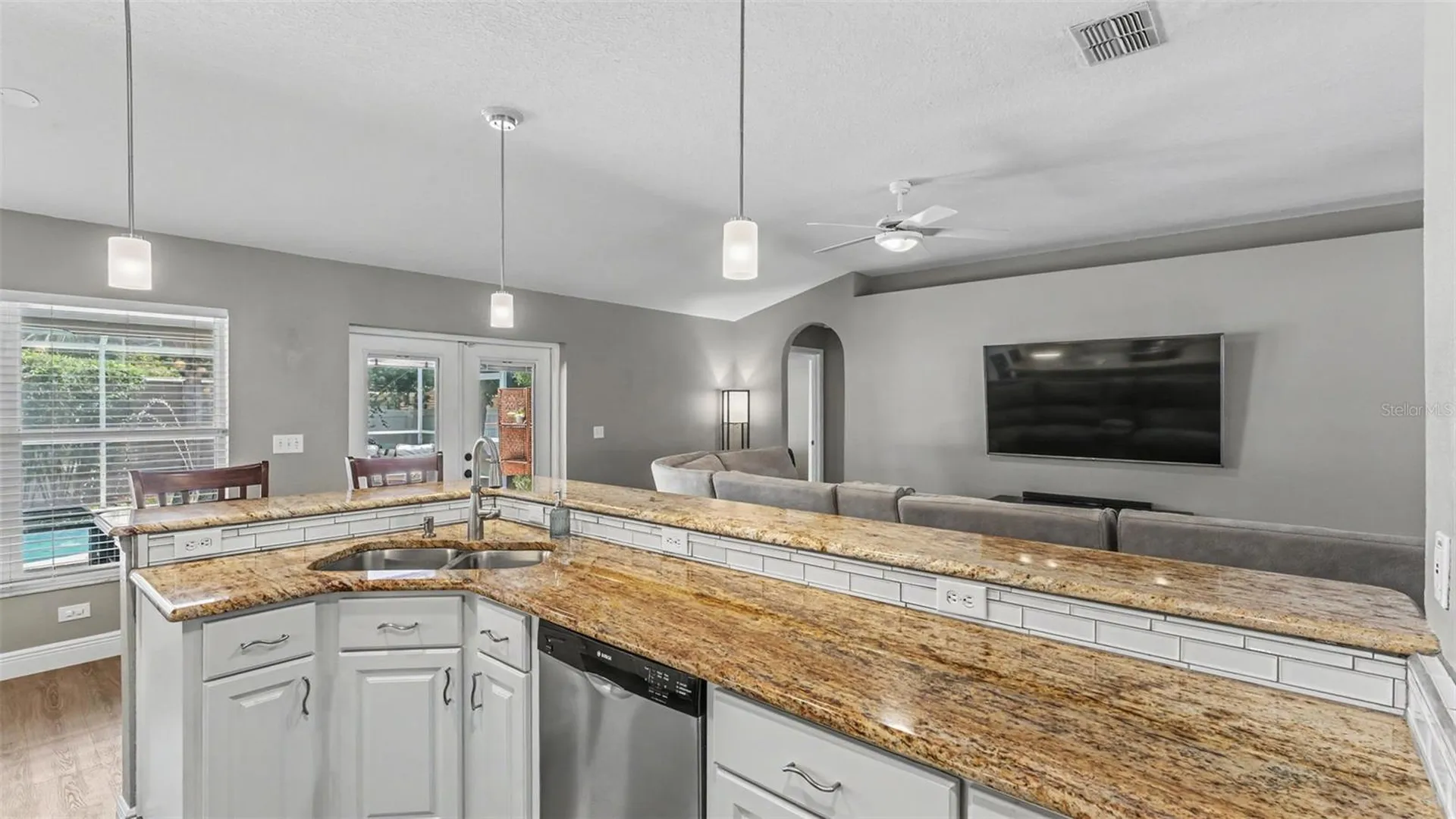 2219 Towering Oaks Circle Seffner FL 33584