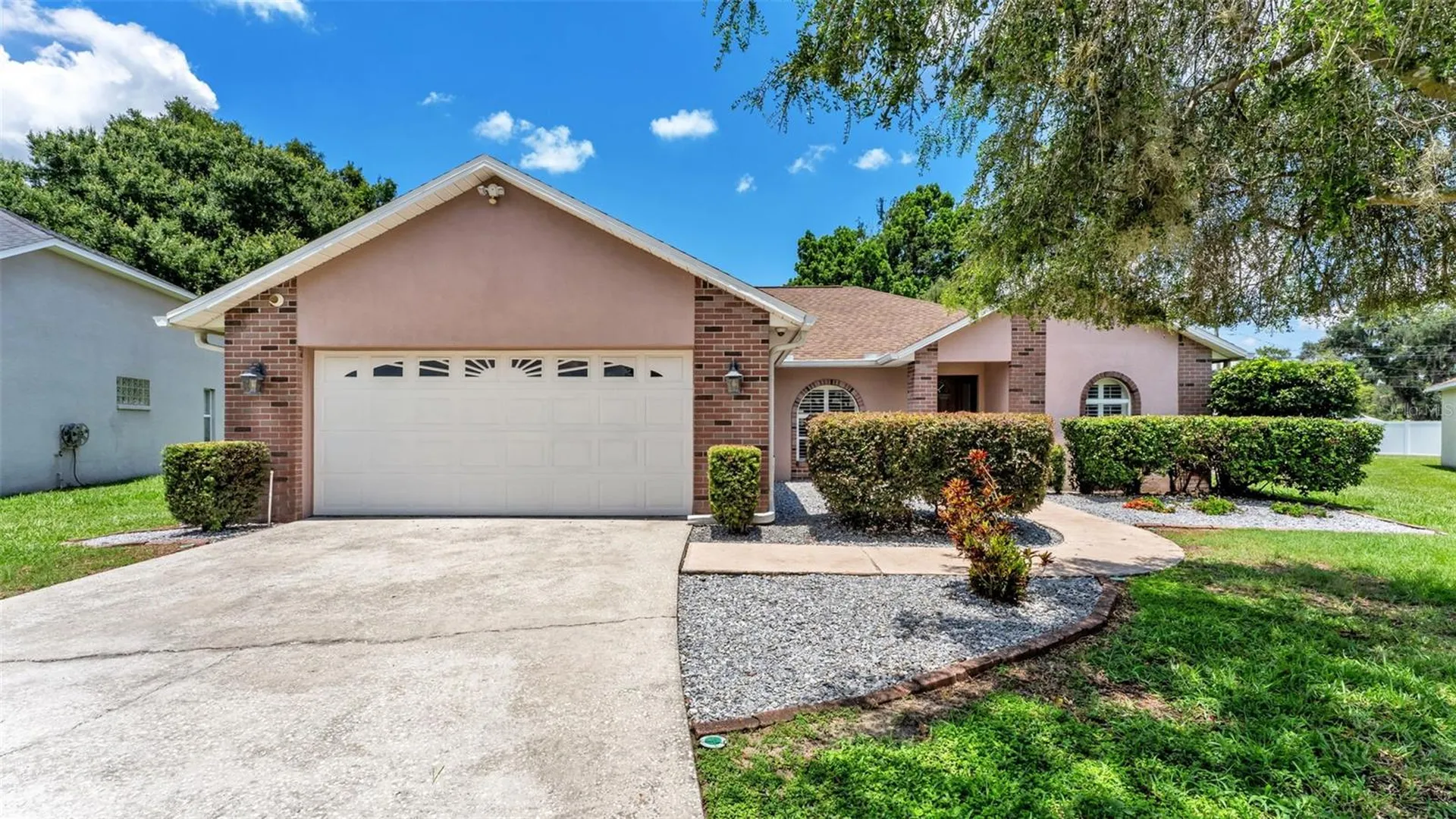 2219 Towering Oaks Circle Seffner FL 33584